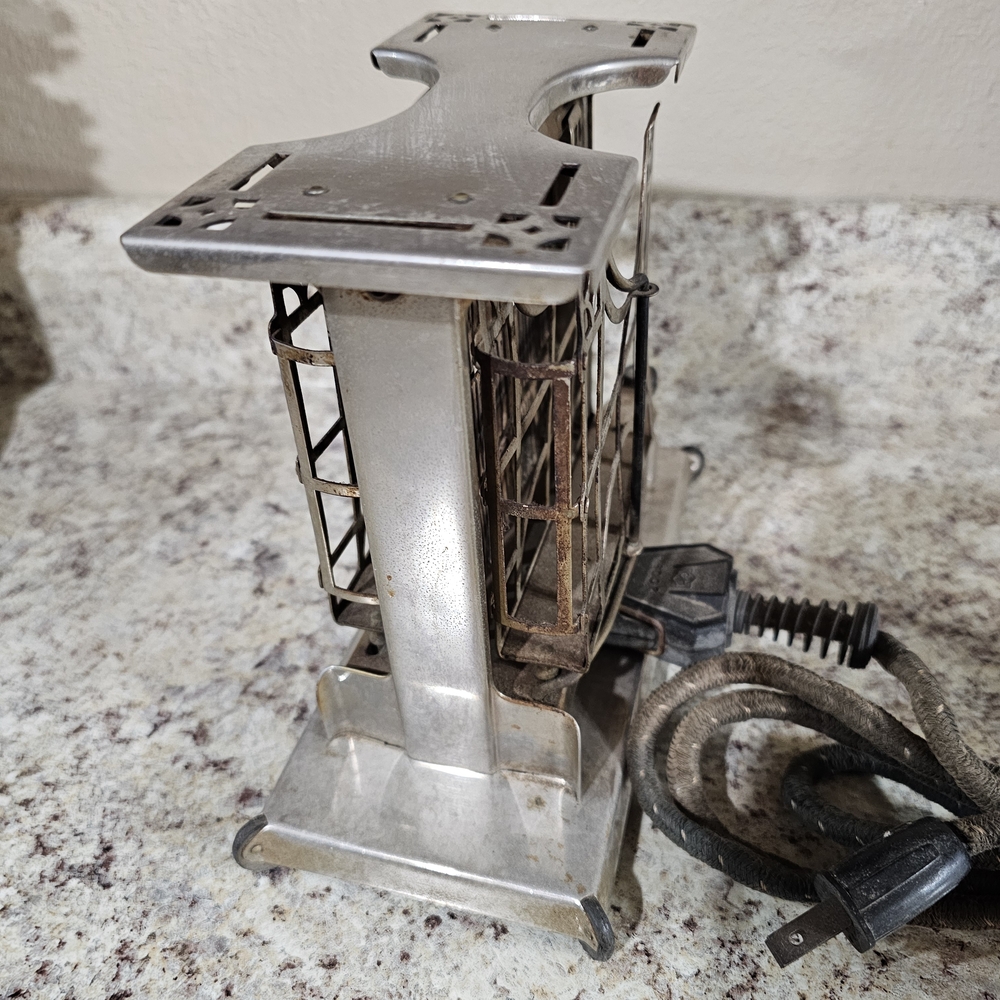 Vintage Metal Toaster With Slide Out Toast Holders - Picture 4 of 12